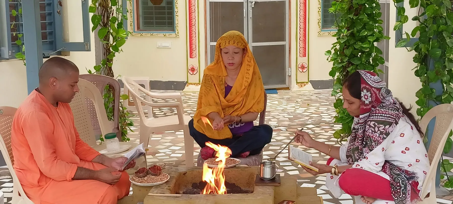 The Geetha Homam — the daily offering to the fire on the Kuteer premises